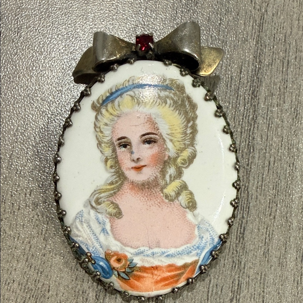 Vintage Cameo Brooch with Bow